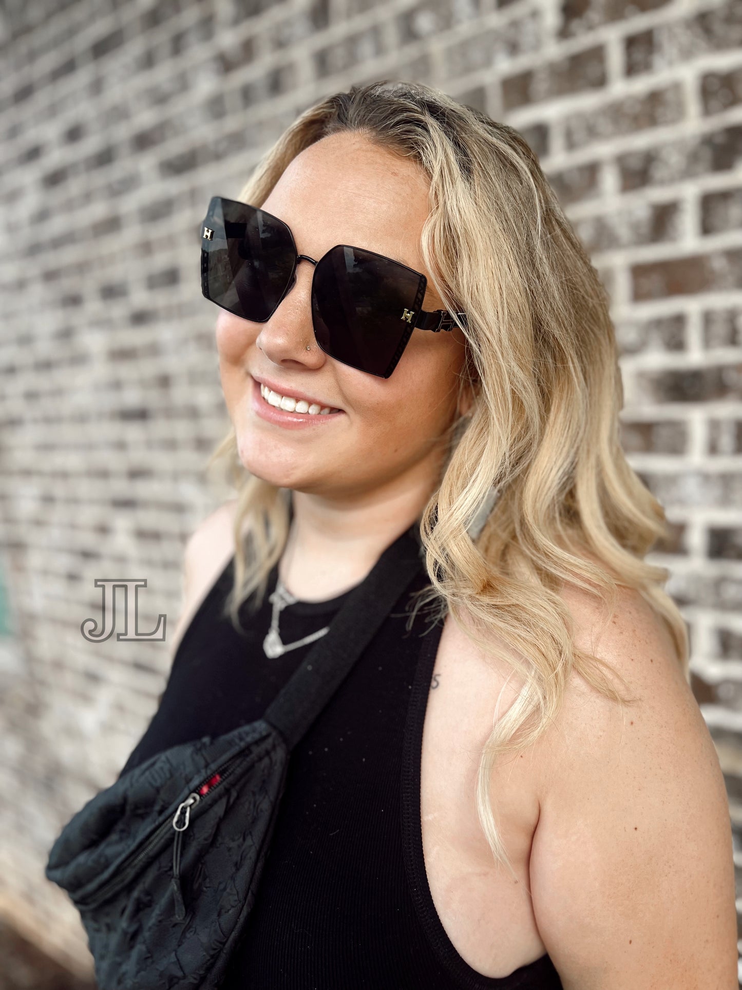 HER FAV SUNNIES