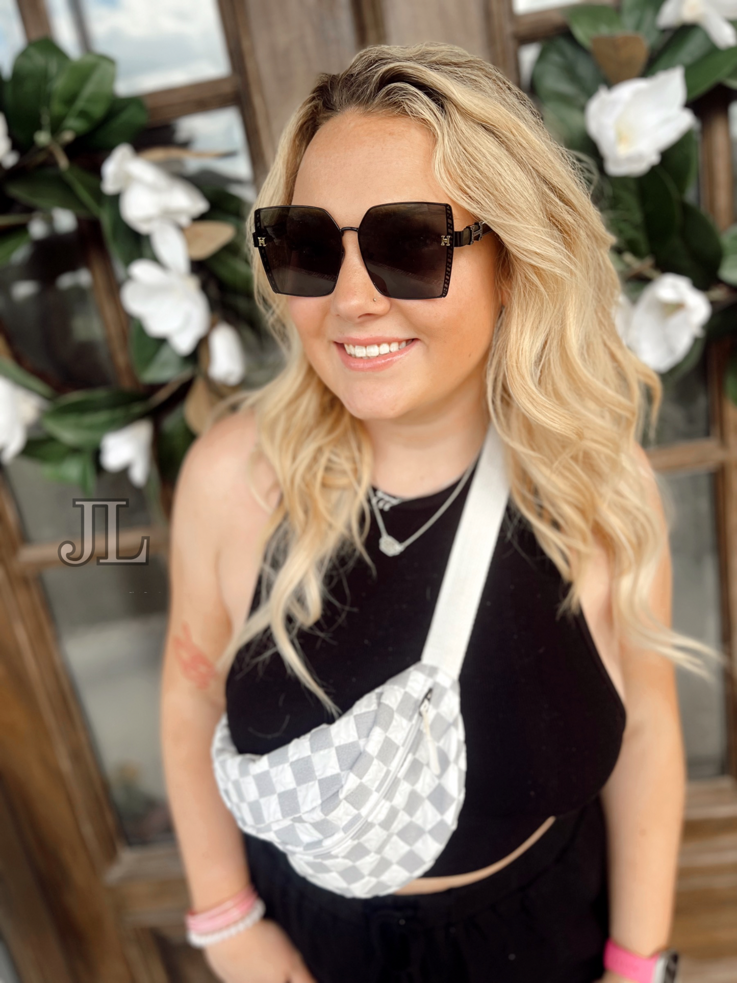 HER FAV SUNNIES