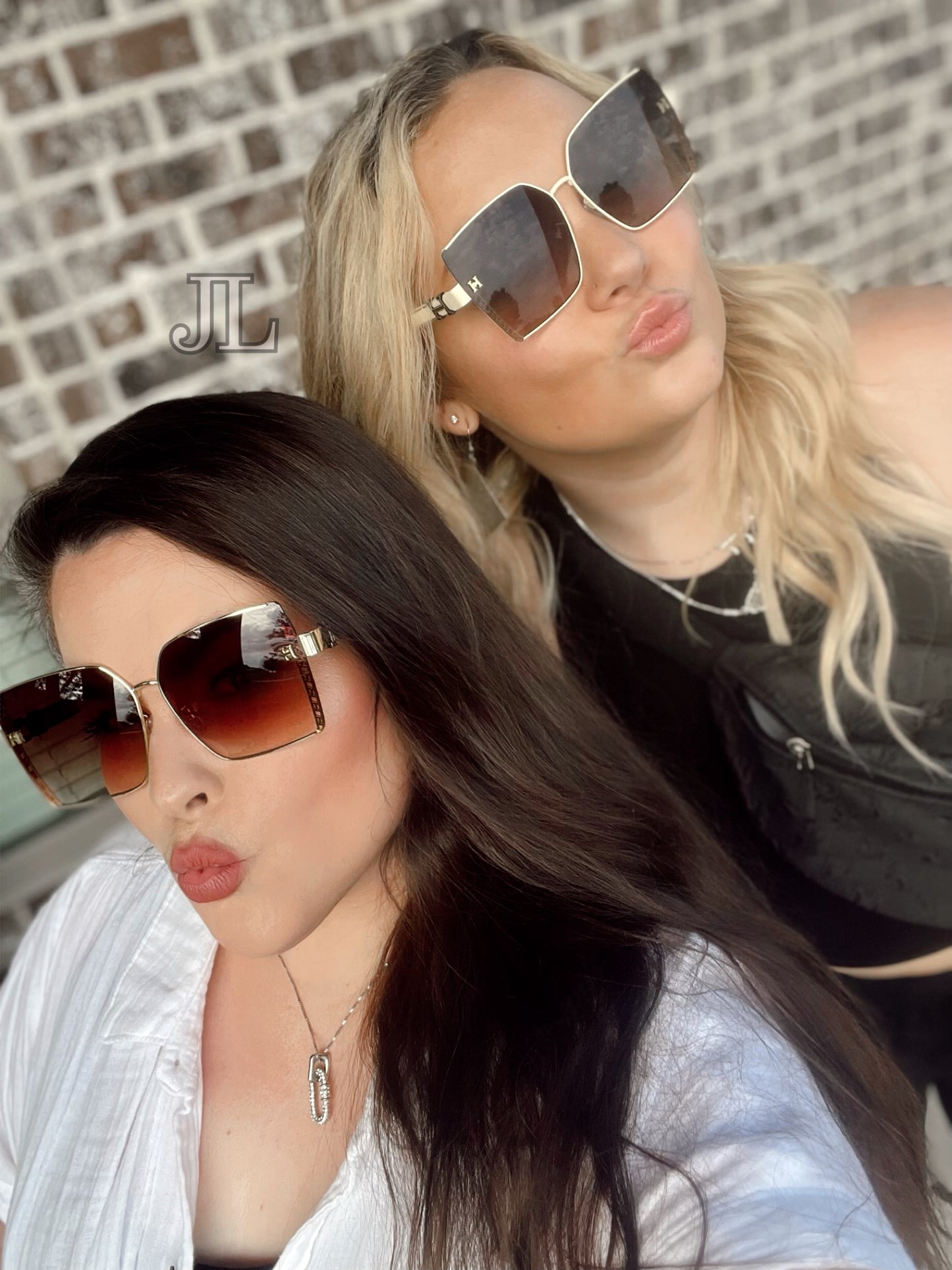 HER FAV SUNNIES