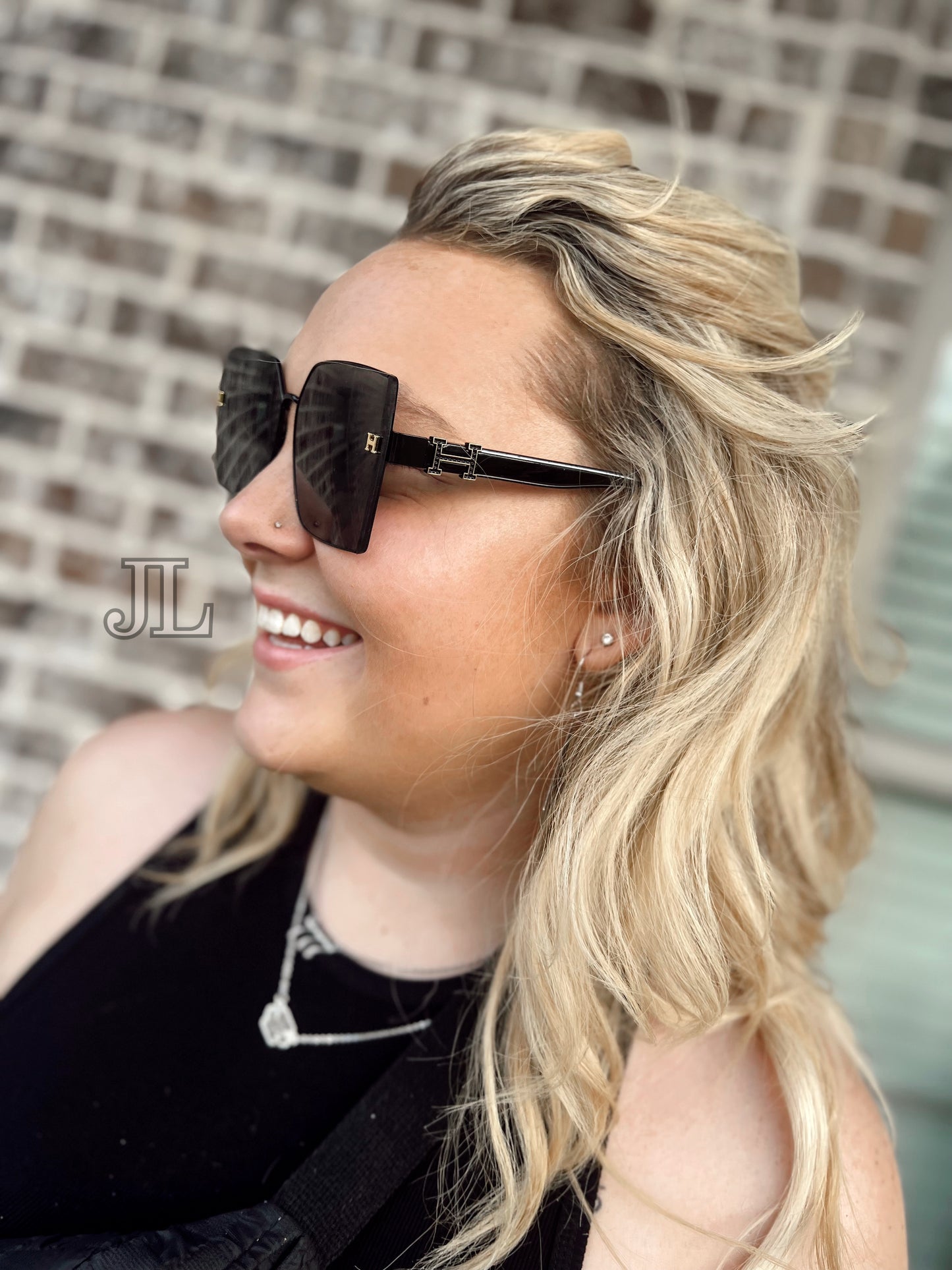 HER FAV SUNNIES