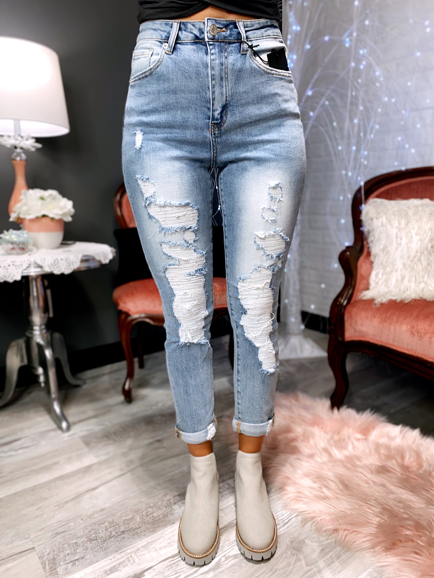 DISTRESSED RELAXED FIT SKINNY