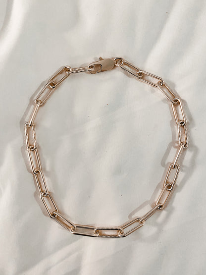 GOLD CHAIN LINK NECKLACE