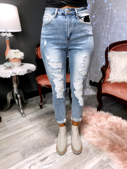 DISTRESSED RELAXED FIT SKINNY